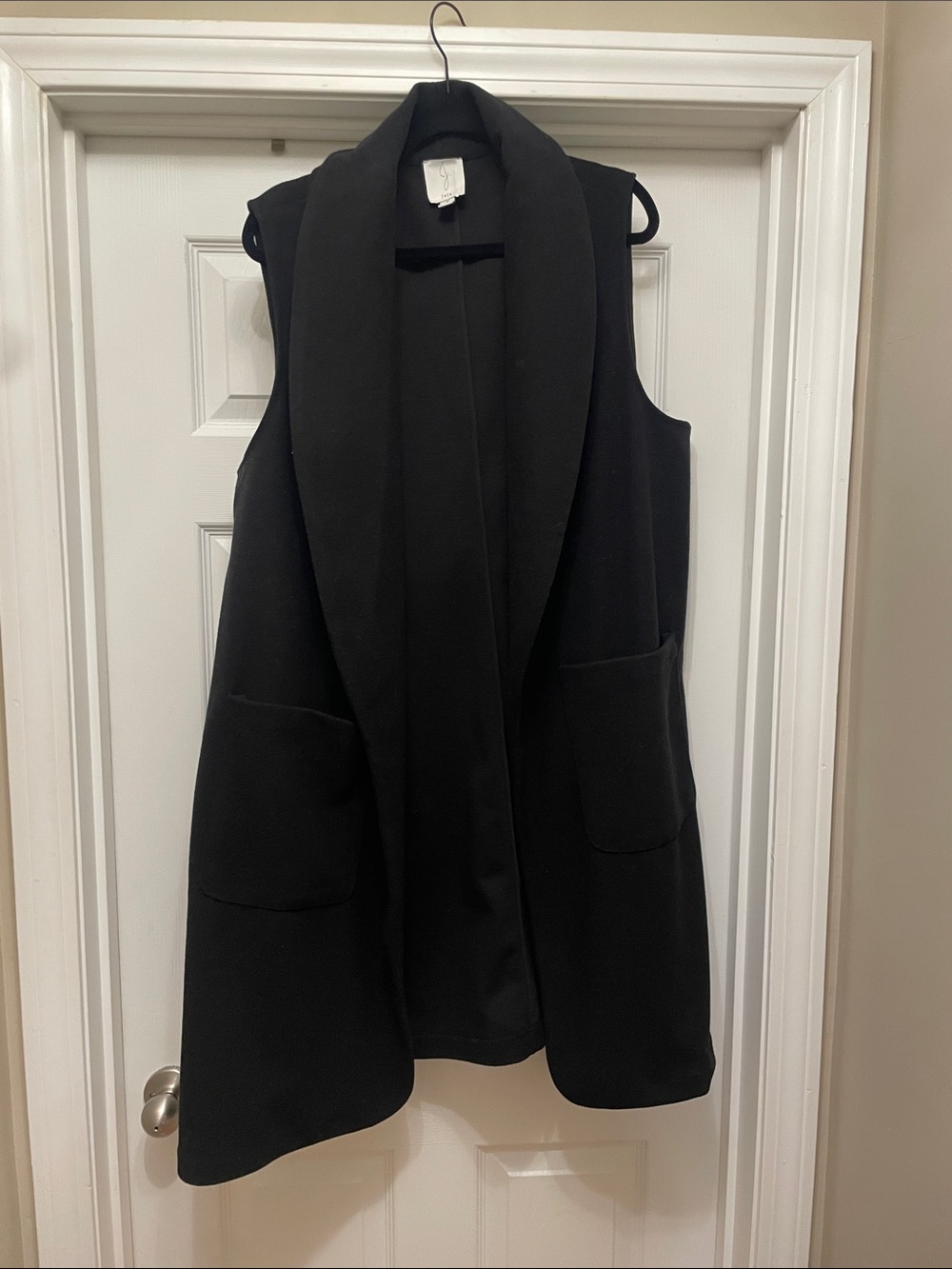 Joie Black Sleeveless Shawl Collar blazer with pockets preppy classic  layering